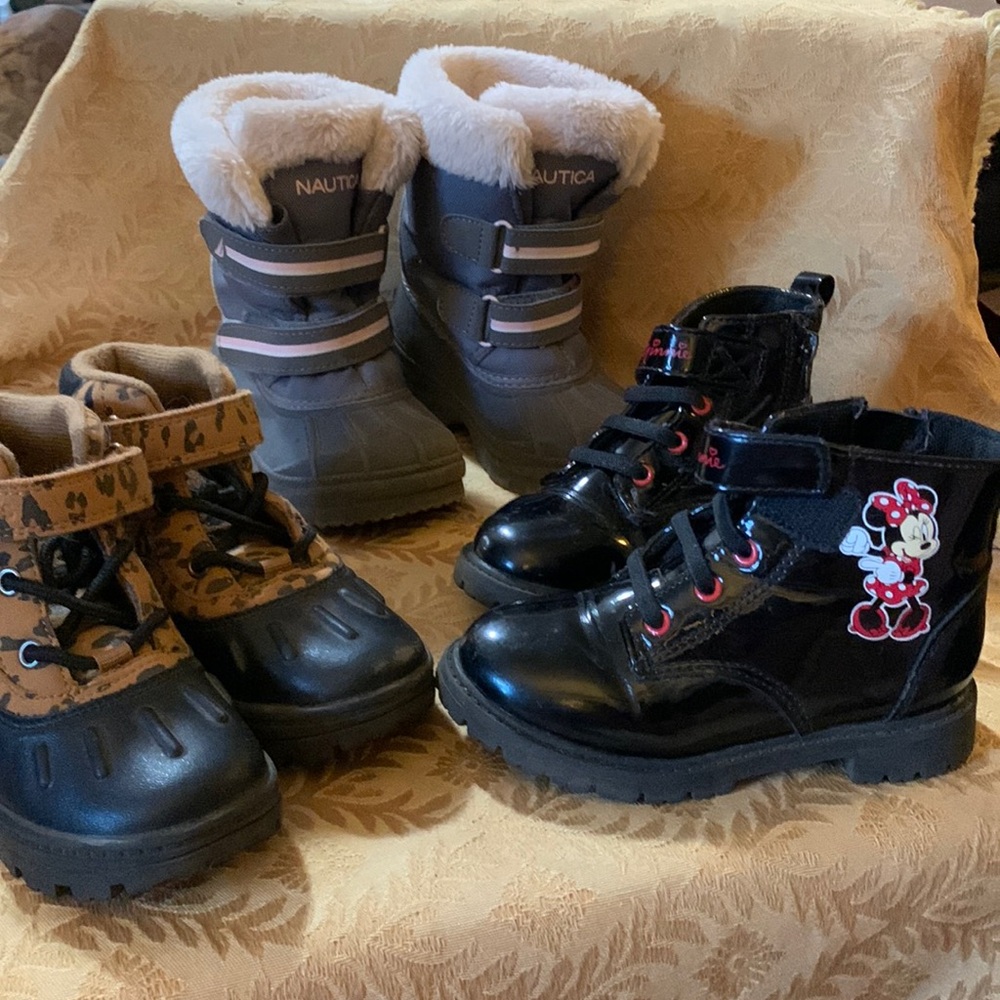 Little Girl Winter shoe bundle.  All size 8. In very good condition.